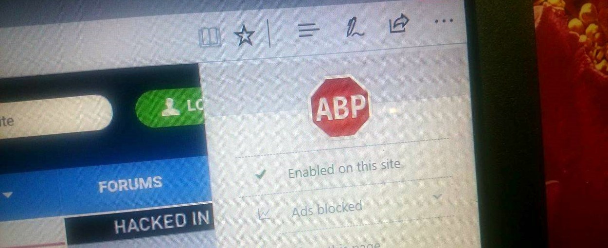 Ad network circumvents blockers to hijack browsers for