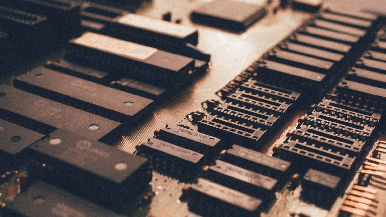 HP fixes bug letting attackers overwrite firmware in over 200 models HP fixes bug letting attackers overwrite firmware in over 200 models