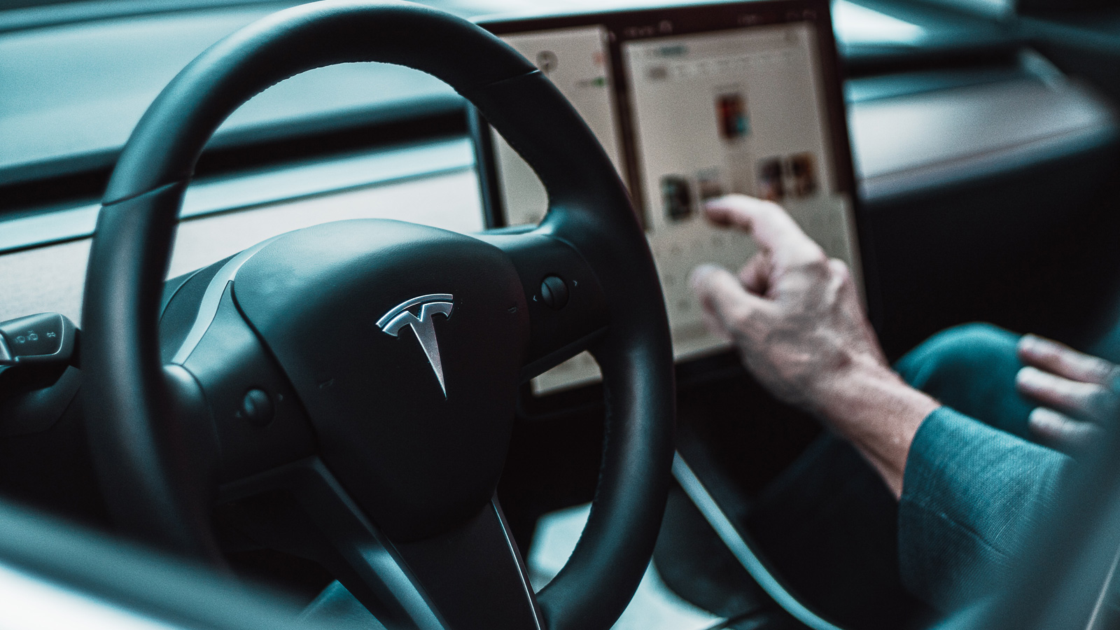 New Bluetooth attack lets hackers drive away with your Tesla