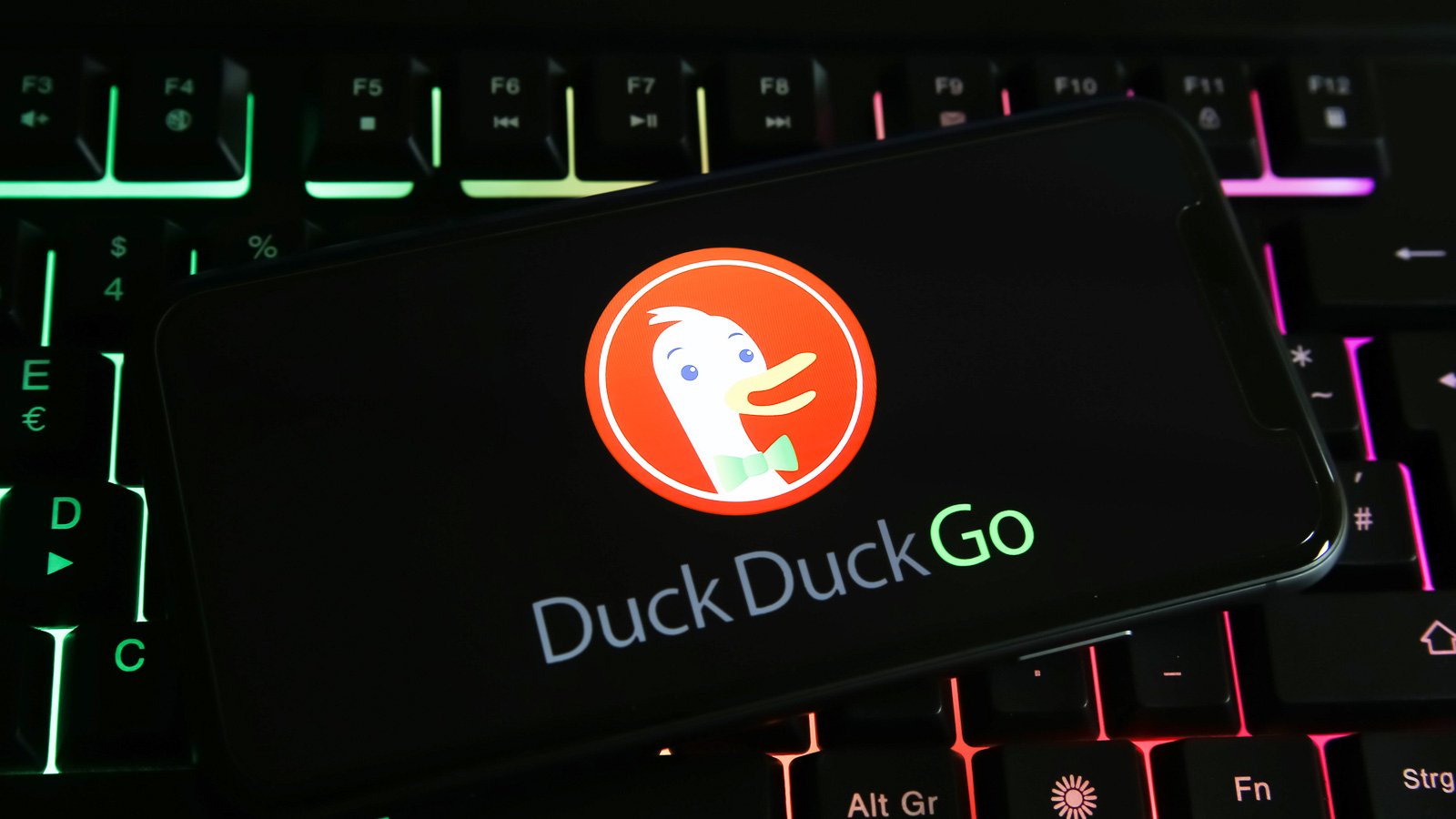 Bir cep telefonunda DuckDuckGo uygulaması
