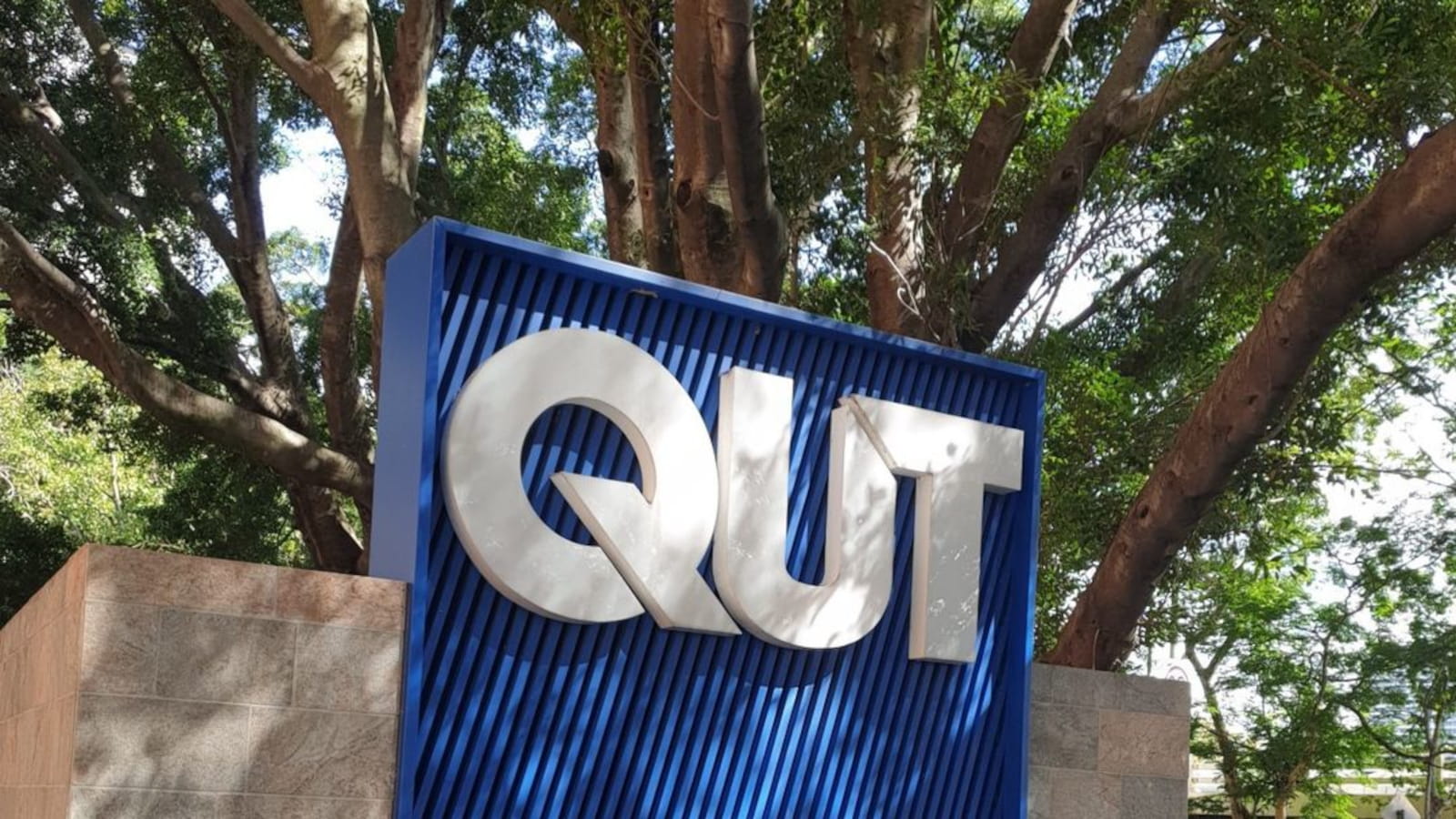 QUT