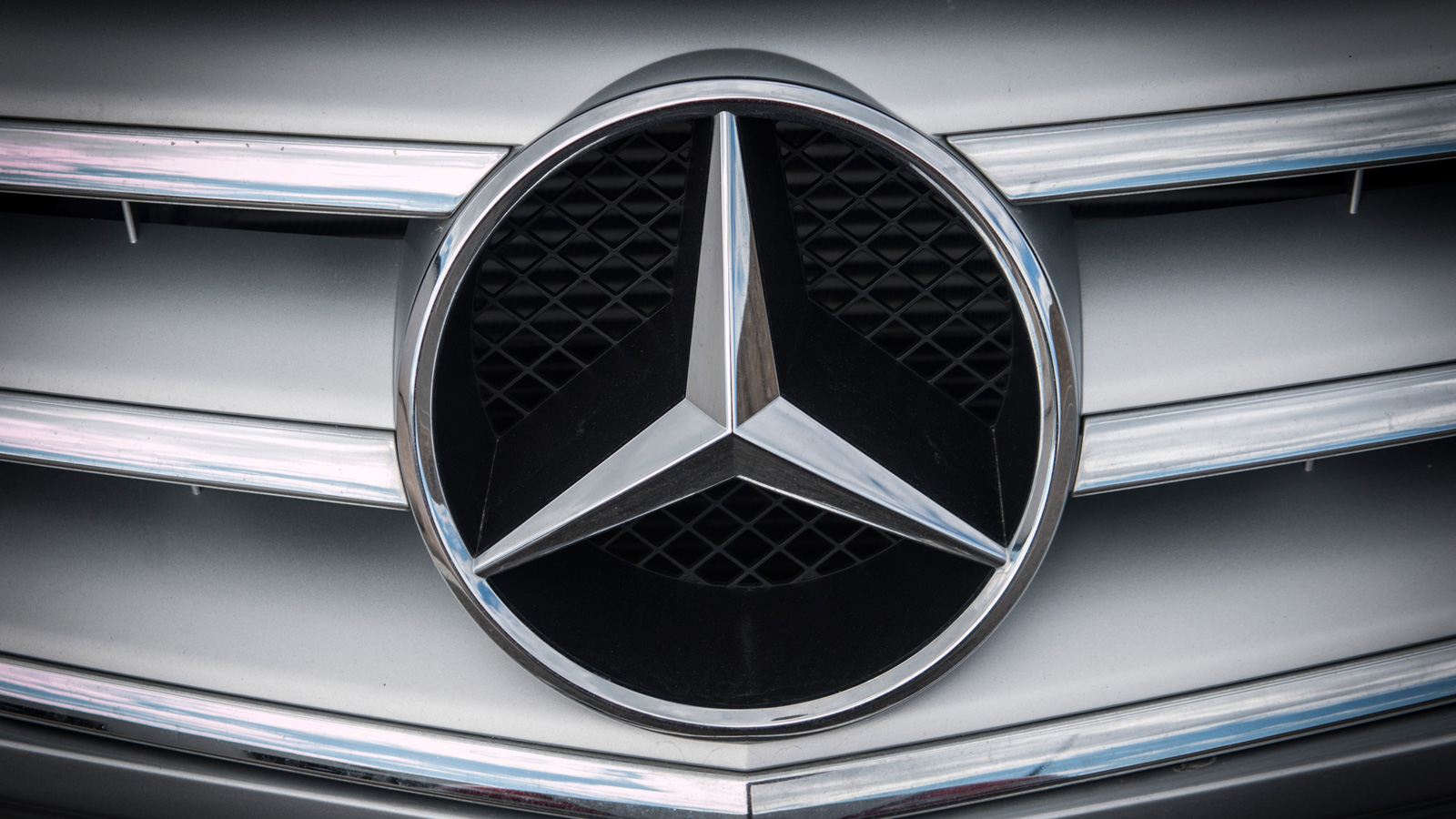 Mercedes Benz logo