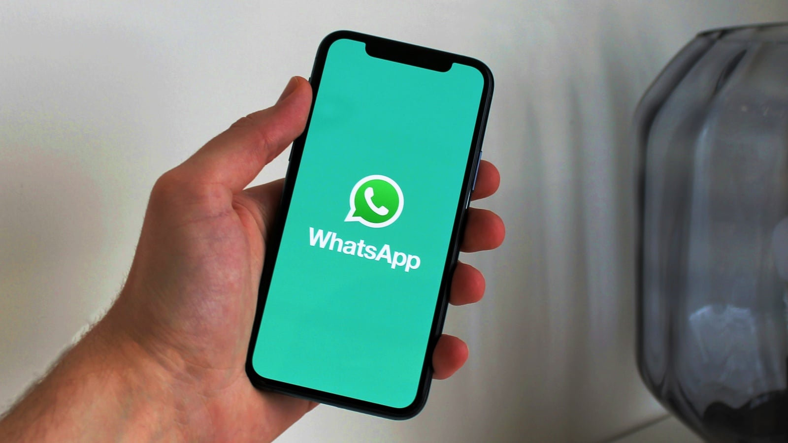WhatsApp rolls out more AI features, iOS multi-account support