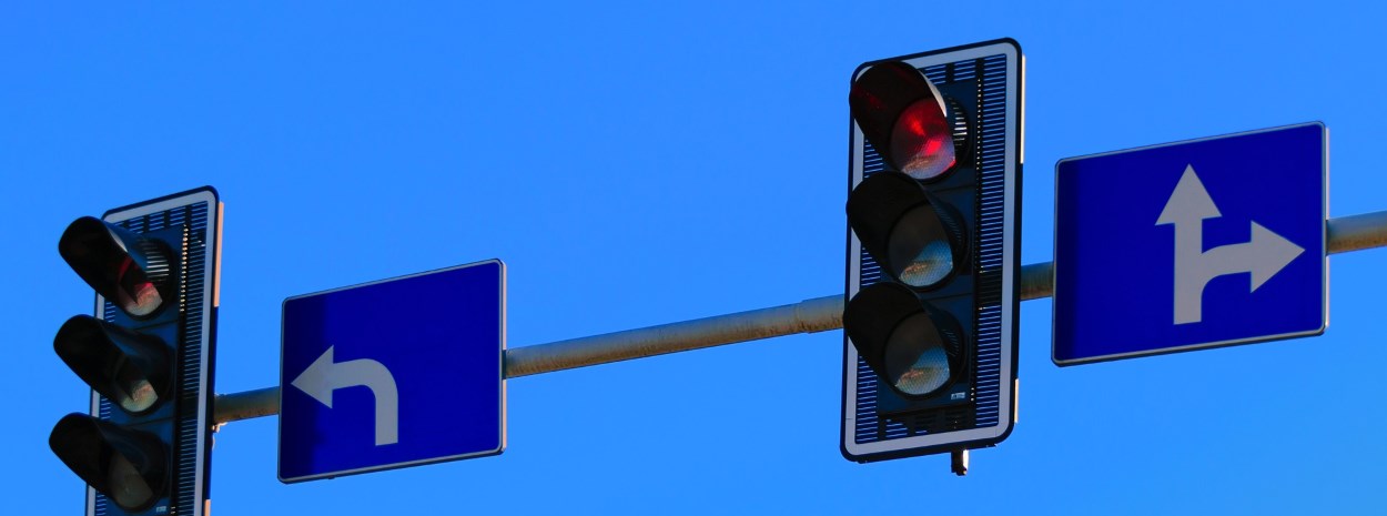 Street intersection traffic lights