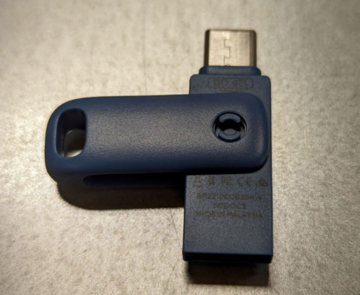 FBI flash drive containing the private and public key pairs for the TOR URLs