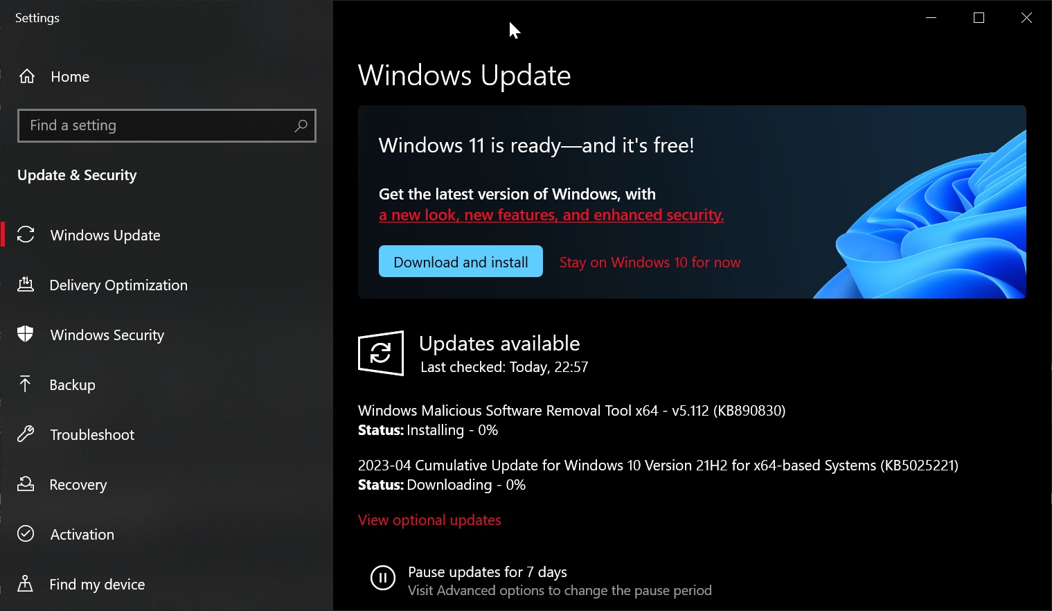 Windows Update offering the Windows 10 KB5025221 update