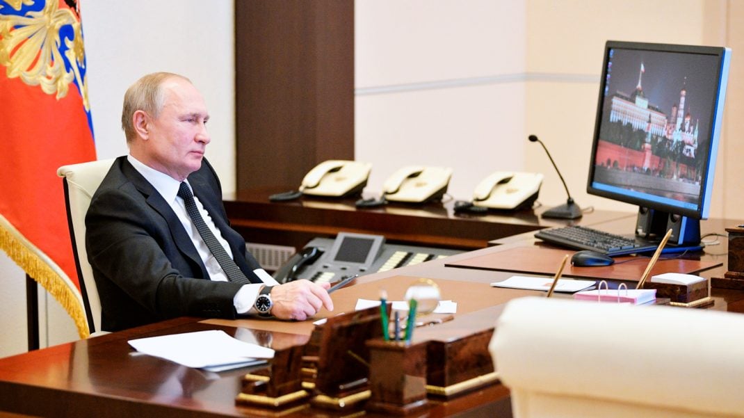 V. Putin using Windows XP on a teleconference session